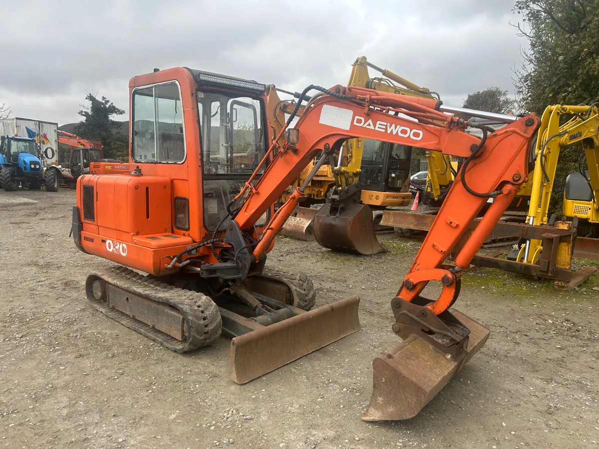 3 tonne Daewoo digger - Image 2