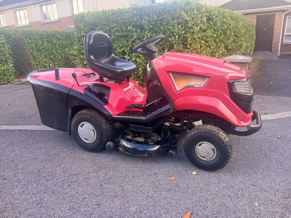 Ride on lawnmower - Image 1