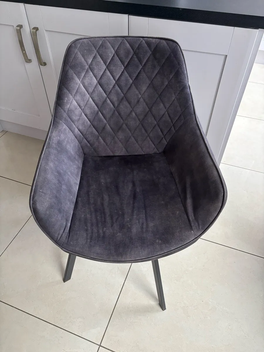 Dining room chair