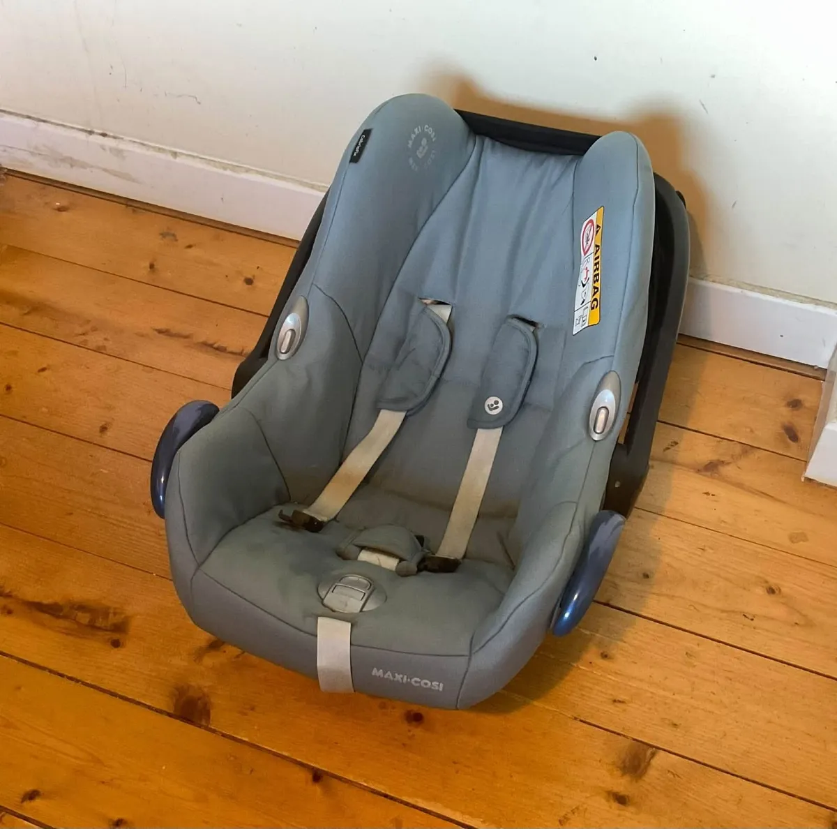 Maxi-Cosi Baby Car Seat + EasyFix ISOFIX Base - Image 3