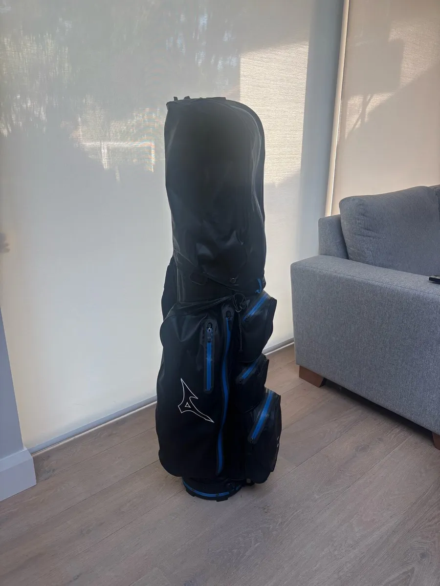 Mizuno waterproof golf bag black/blue colour way - Image 2