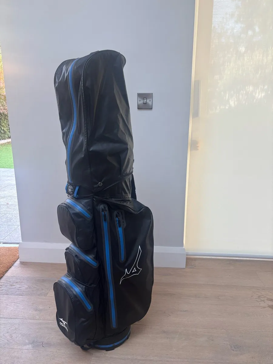 Mizuno waterproof golf bag black/blue colour way - Image 3