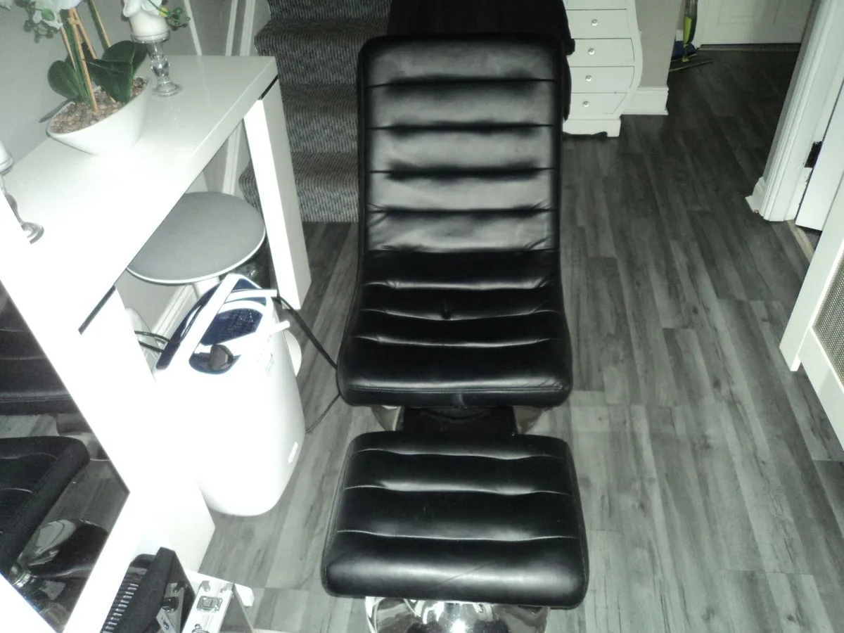 Black leather swivel chair and foot stool - Image 3