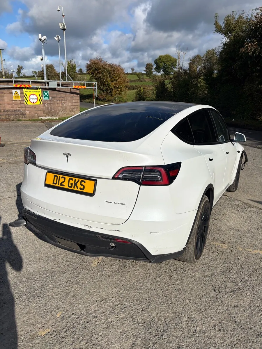 2022 Model Y Long Range Damaged Salvage. Free VRT - Image 4