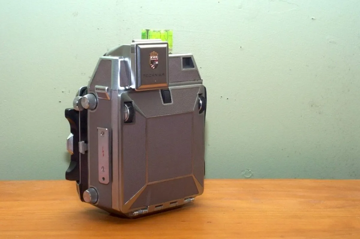 Linhof Super Technika IV 6x9 + Schneider Symmar 10 - Image 2
