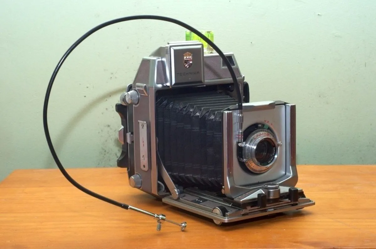 Linhof Super Technika IV 6x9 + Schneider Symmar 10 - Image 1