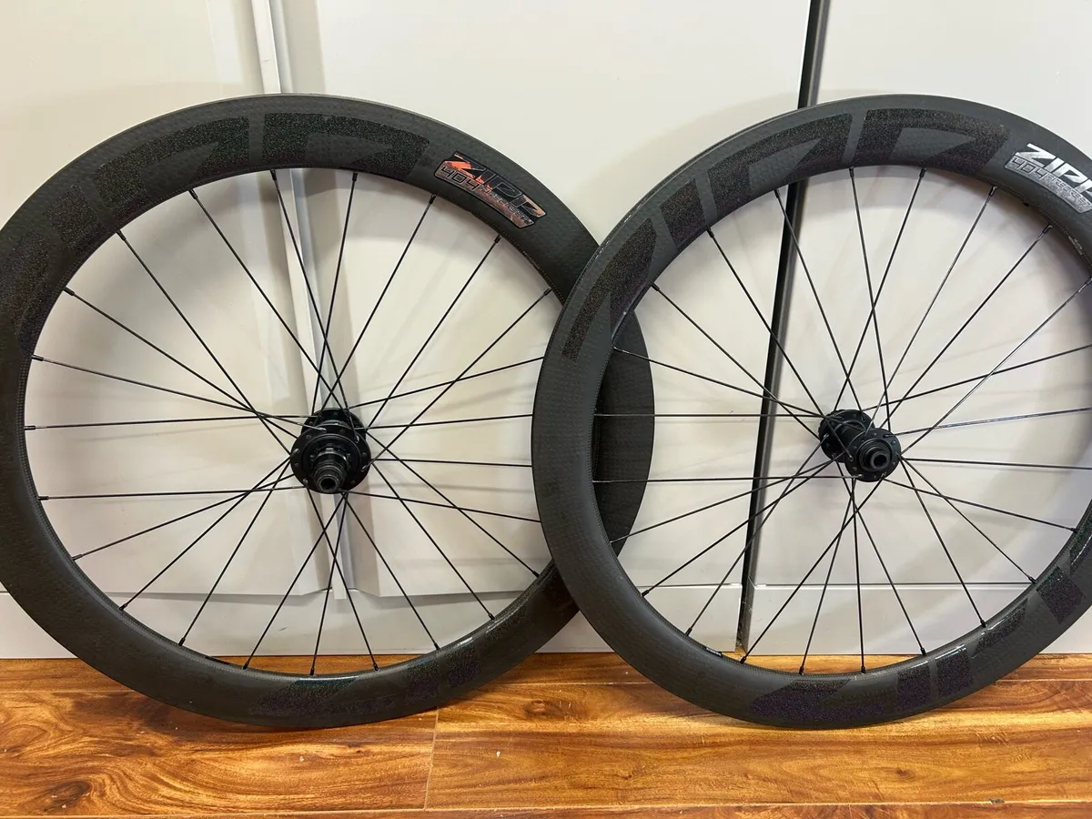 Zipp 404 Firecrest Carbon Wheels - Image 1