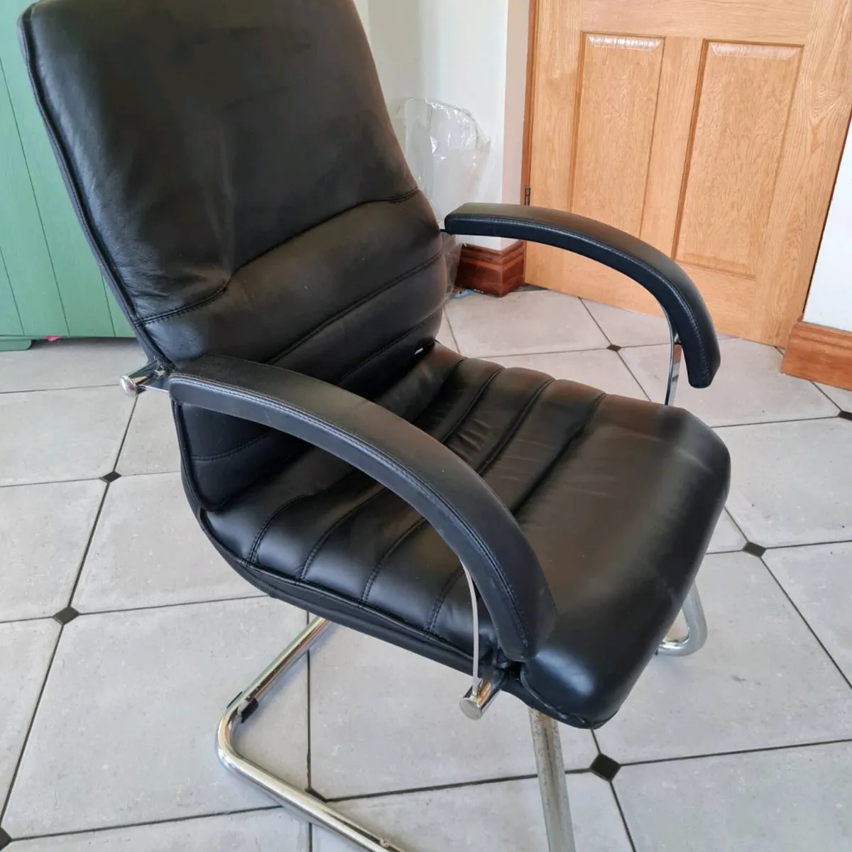 Executive leather chair - Image 1