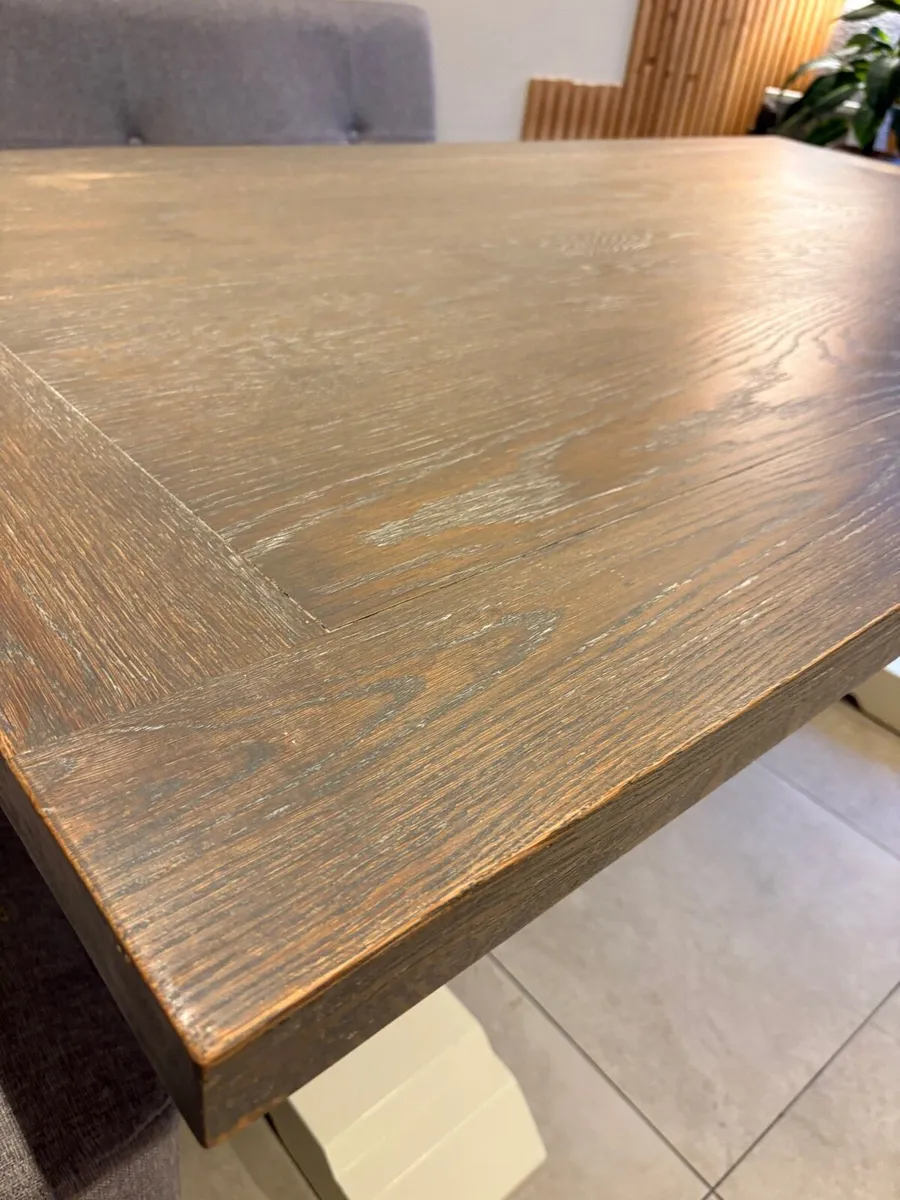 Stunning dinning table - Image 3