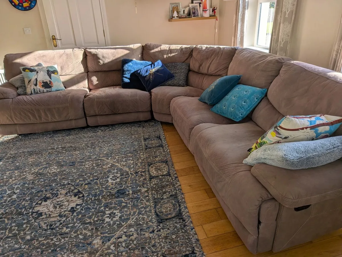 Corner sofa - Image 1