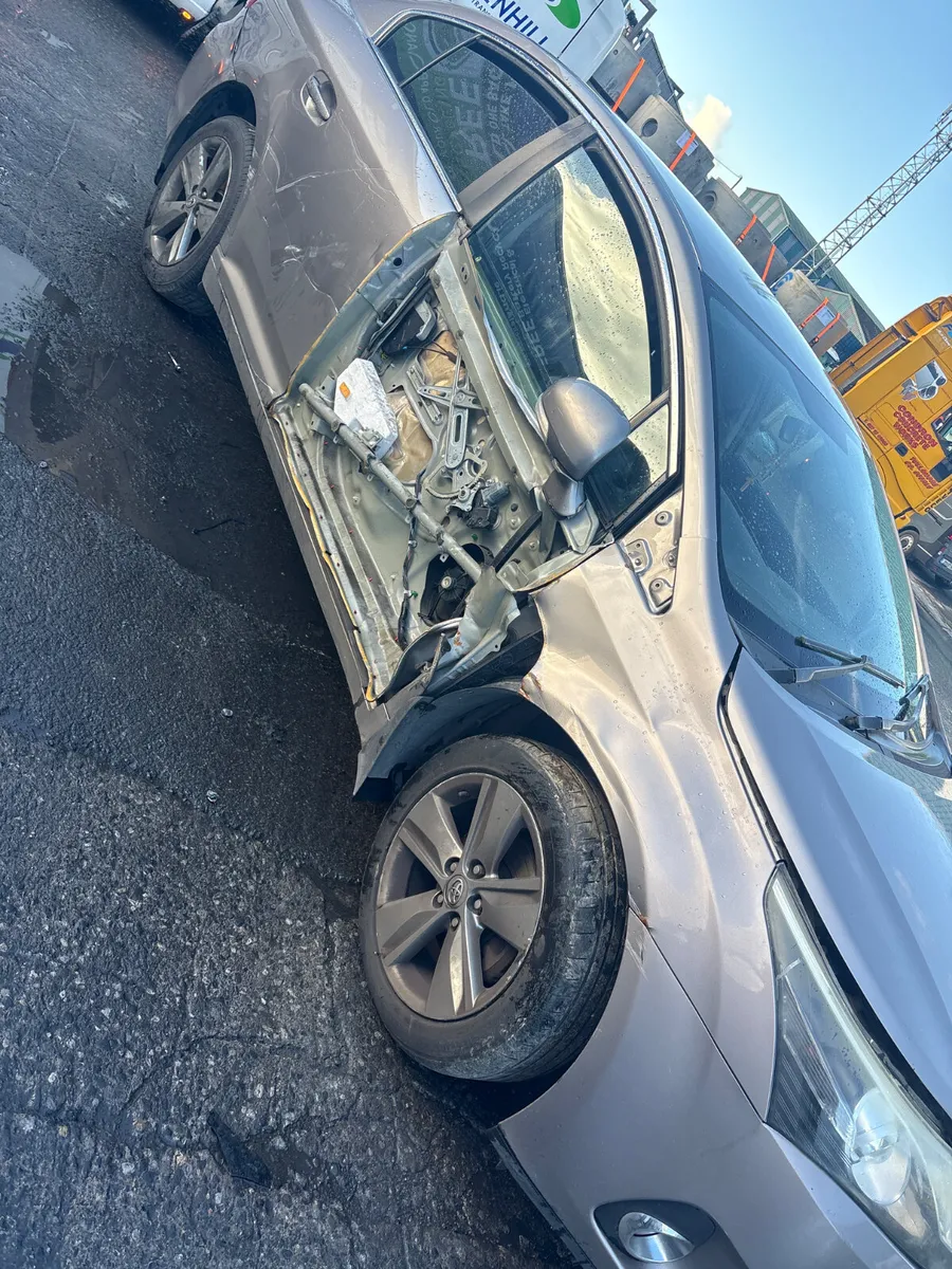 Toyota Avensis 2015 - Image 2