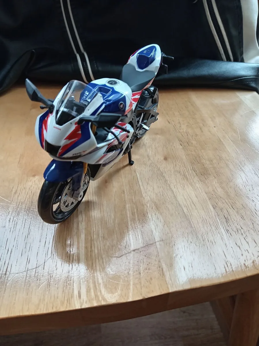 Honda fireblade cbr1000 new 1:12 scale model - Image 4