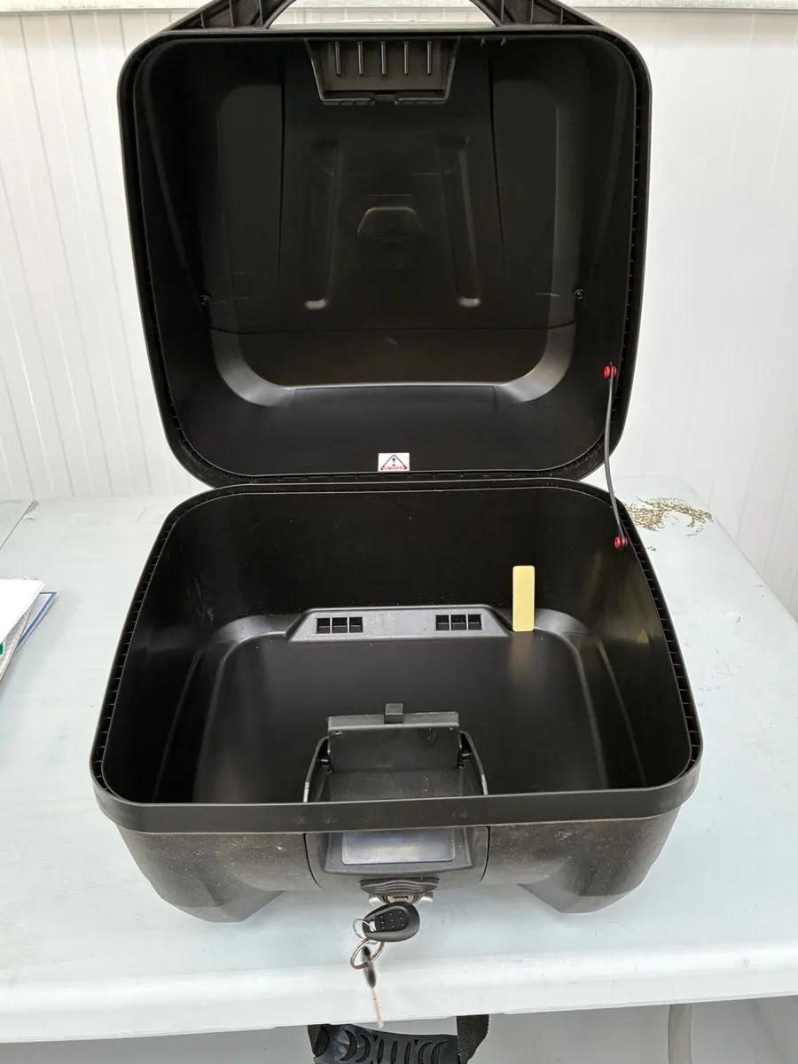 Givi Topcase for Motorbike - Image 3