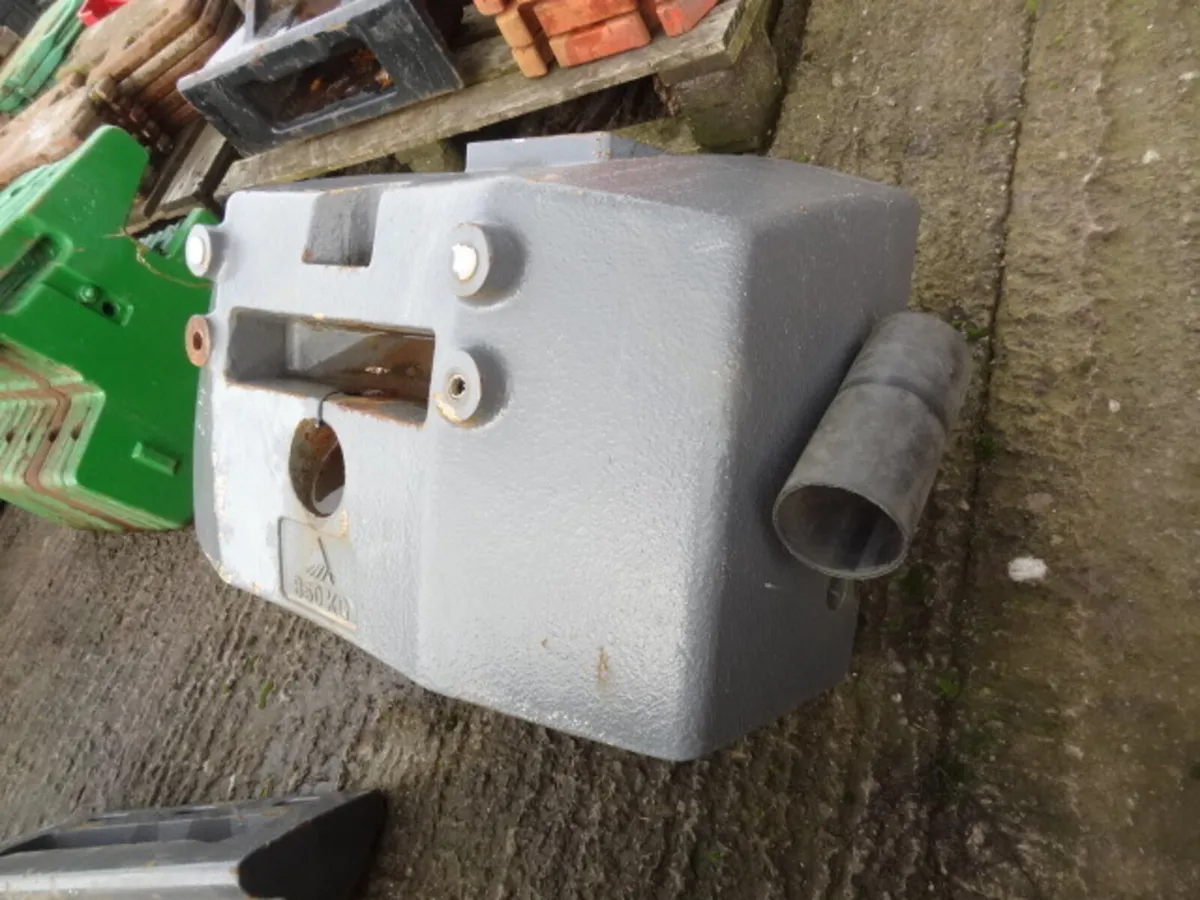 Agco Massey Ferguson 850KG Weight Block & Carrier - Image 3
