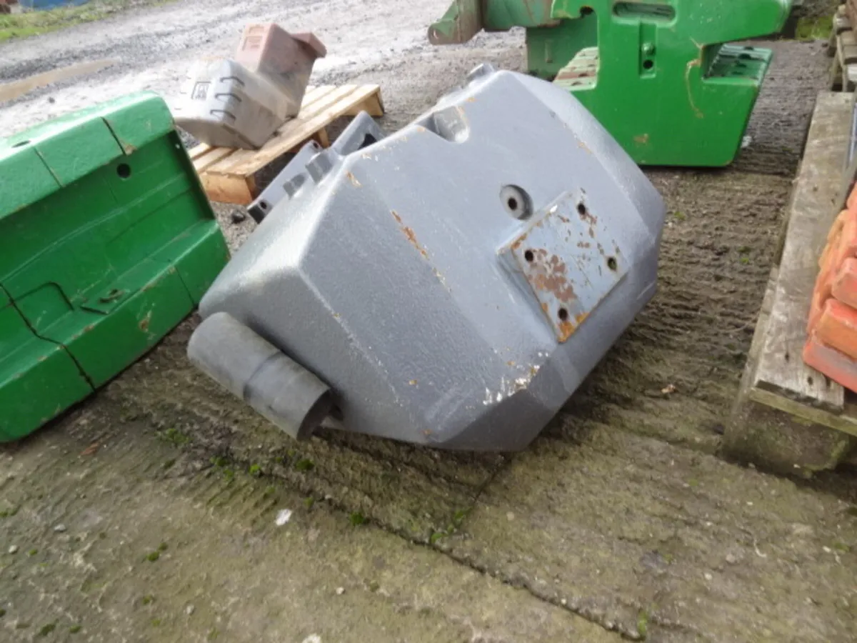 Agco Massey Ferguson 850KG Weight Block & Carrier - Image 4