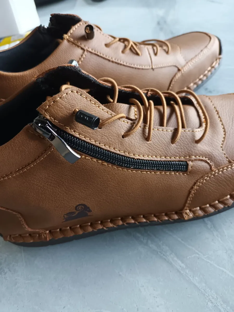 Sneakers - Image 4
