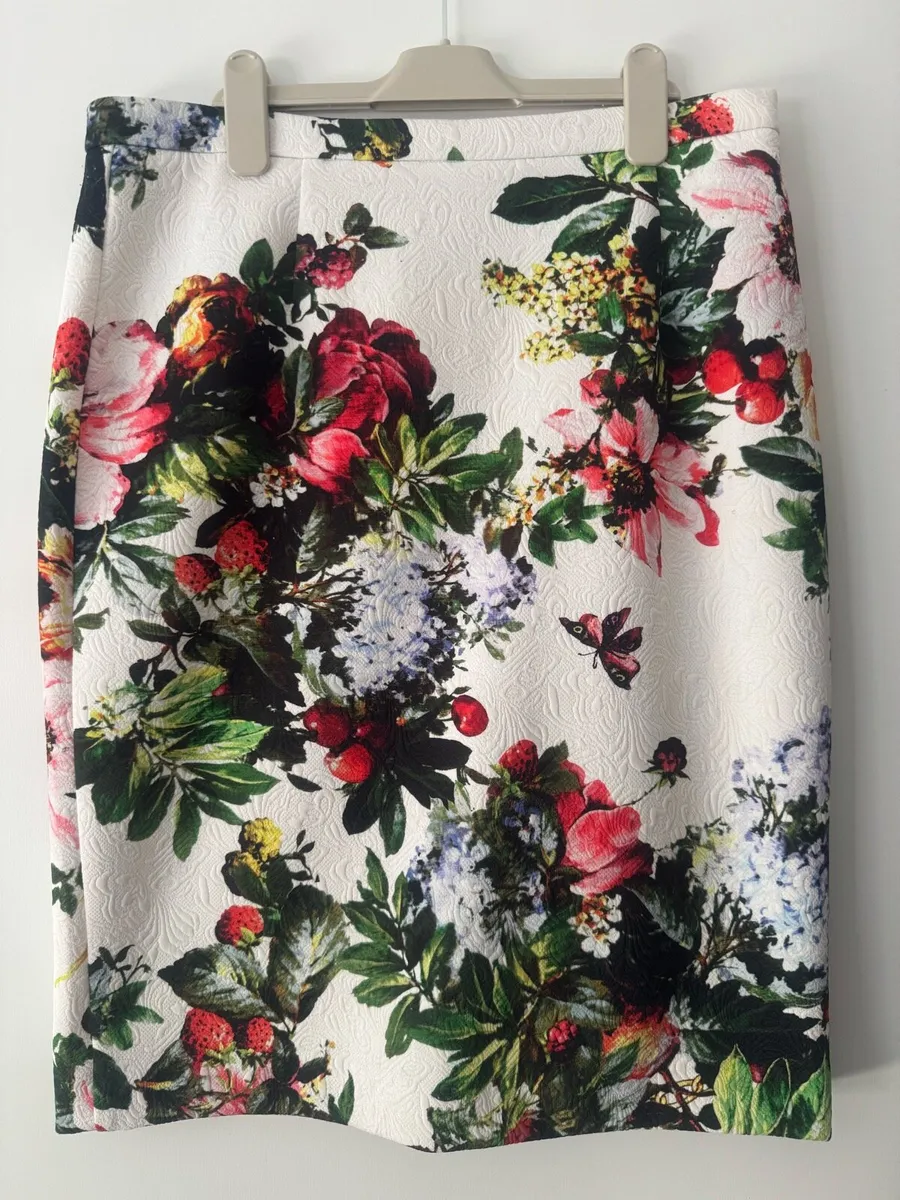 Anonyme Designers textured floral skirt size 14 - Image 1