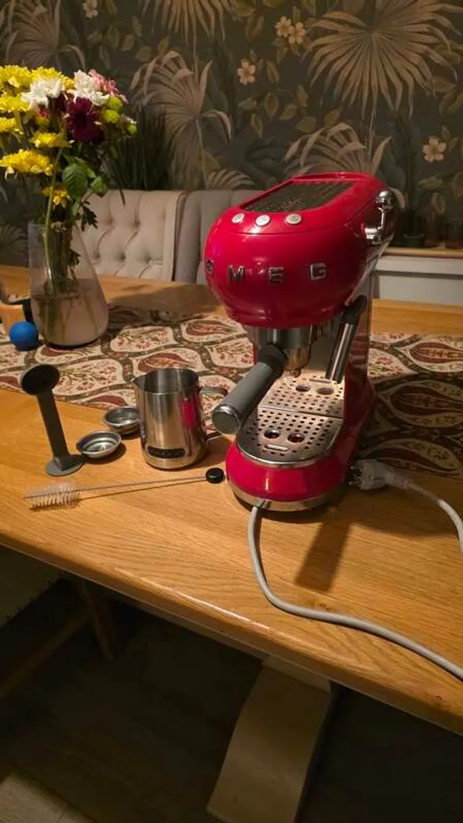 Smeg 50s Retro Espresso Coffee Machine Red ECF01 Like New - Image 1