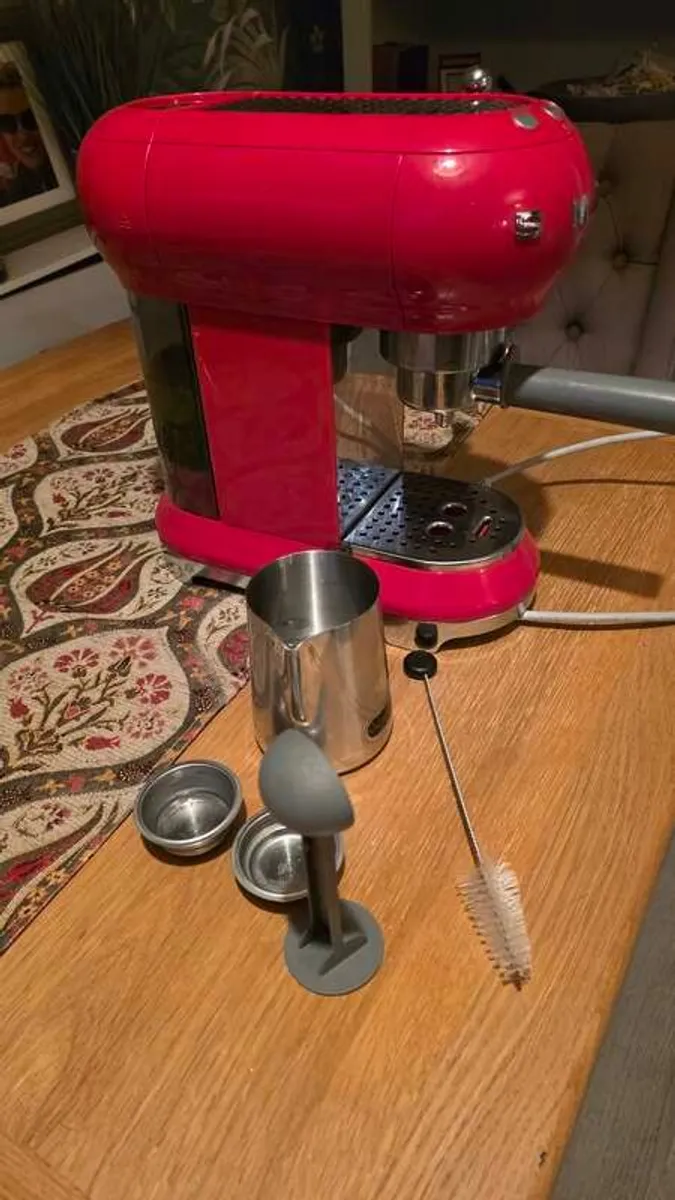 Smeg 50s Retro Espresso Coffee Machine Red ECF01 Like New - Image 2