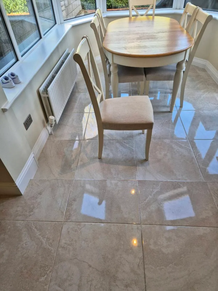 Table & 6 chairs - Image 4