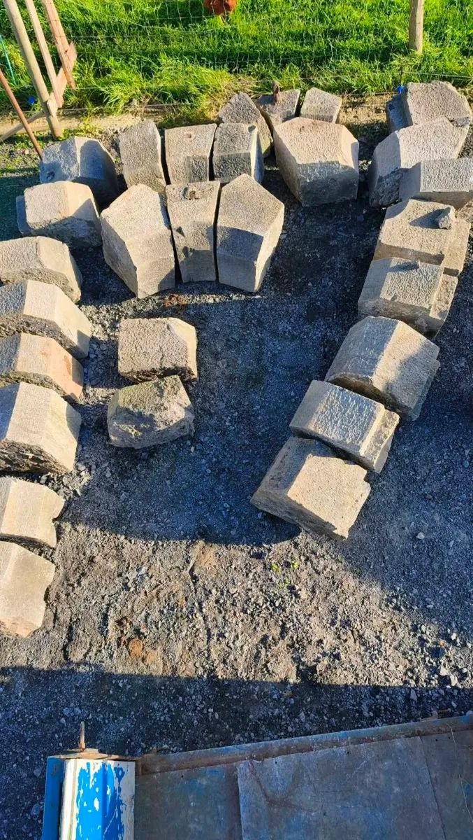 Reclaimed limestone handcut arch - Image 1
