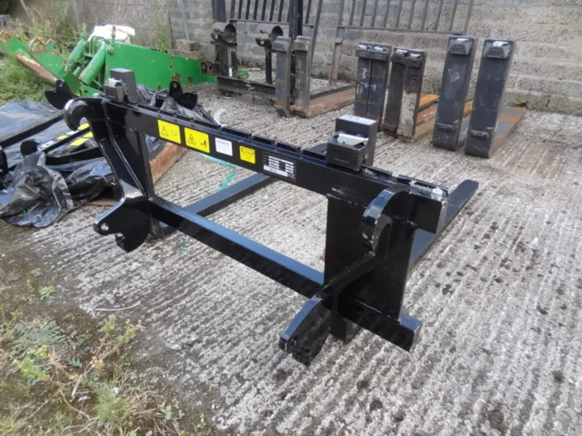 NEW front Loader Pallet Forks Euro 8 Brackets - Image 4