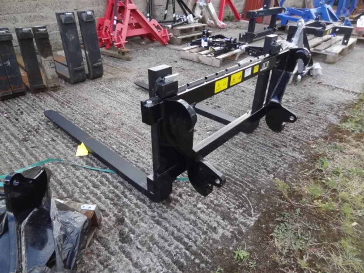 NEW front Loader Pallet Forks Euro 8 Brackets - Image 2