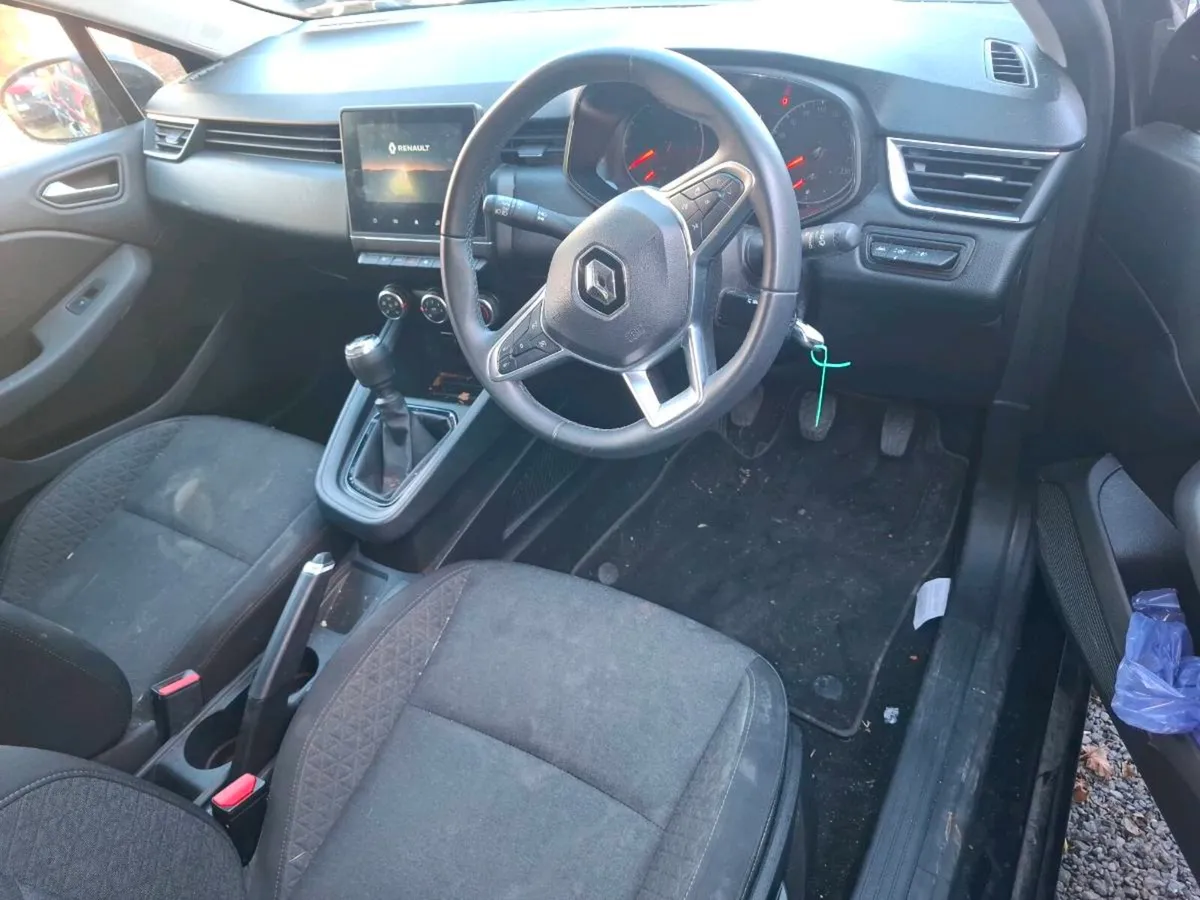 Renault clio 2022 petrol - Image 2