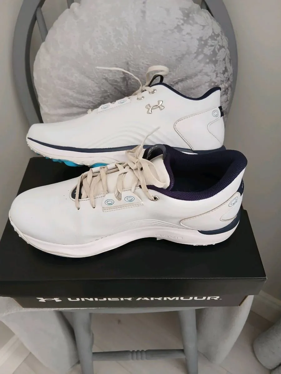 Golf shoes - Image 1