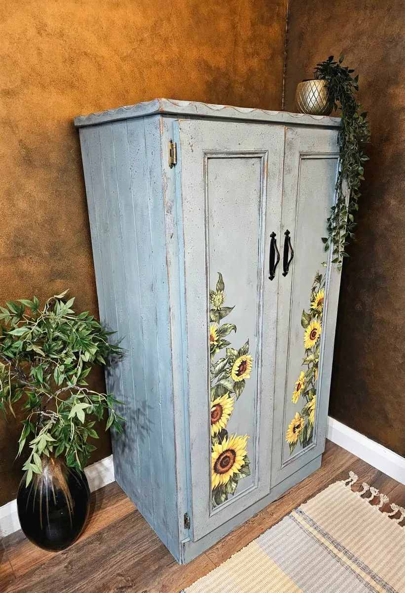 Small Wardrobe - Image 4