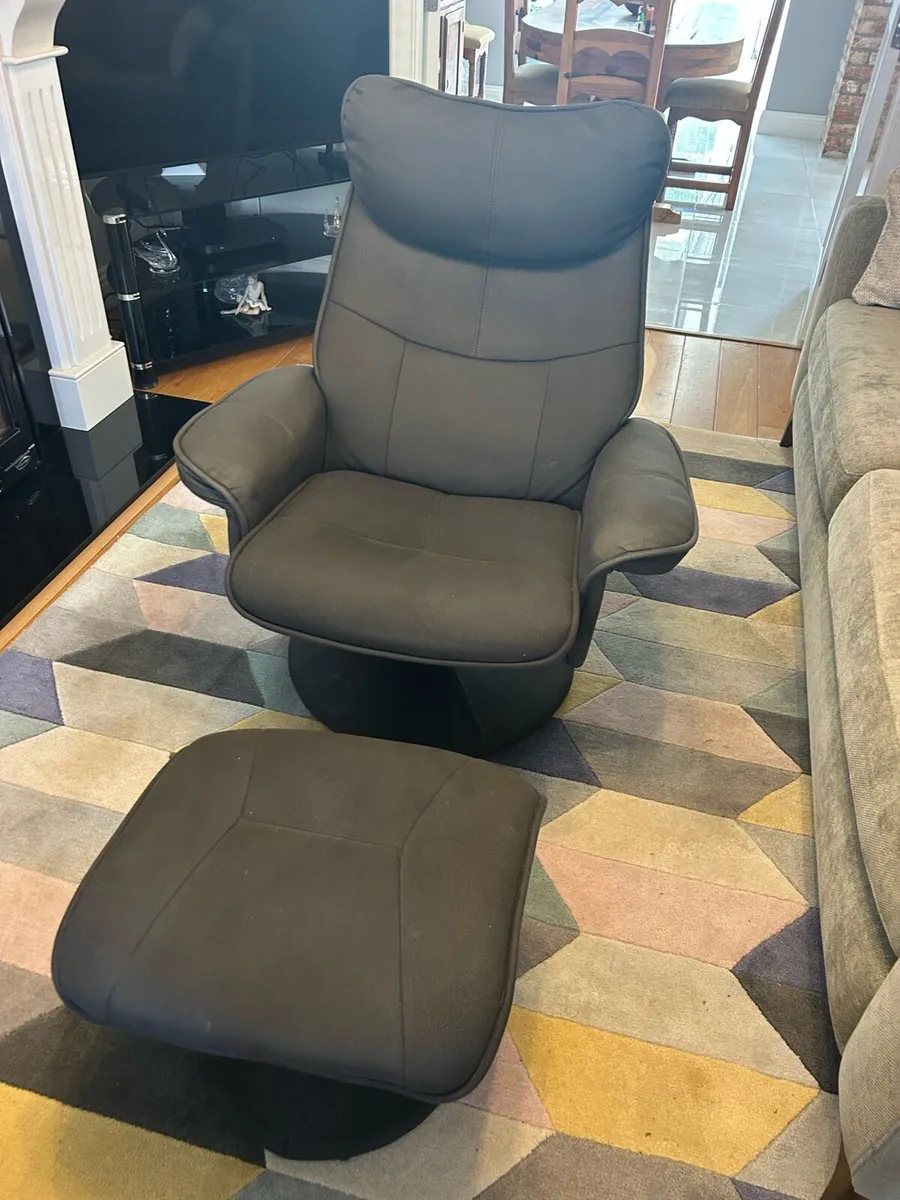 Recliner chair and foot chair - Image 2