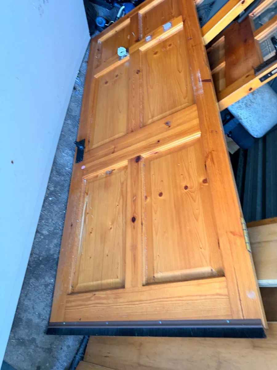 3 wooden doors - 2 with decorative glass - Image 2