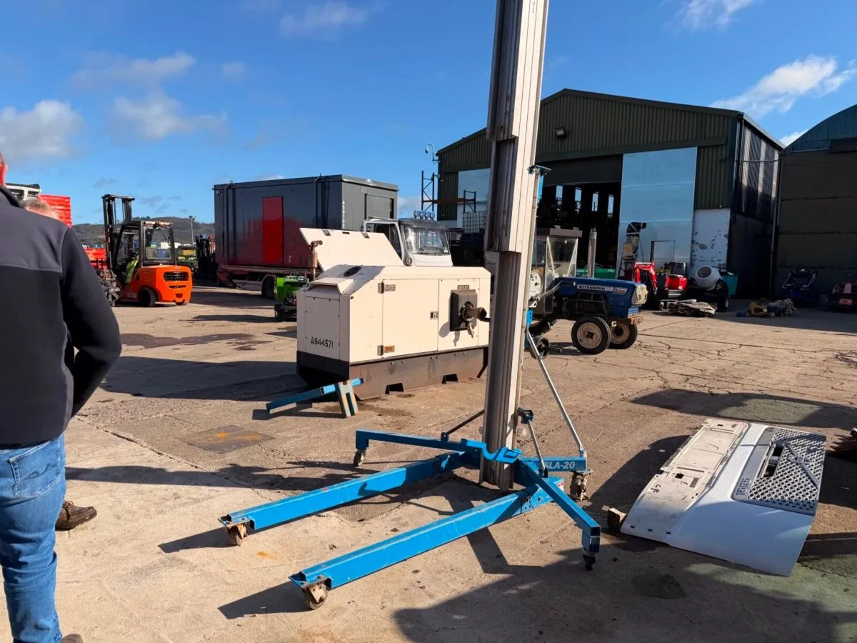 Genie lift - Image 1