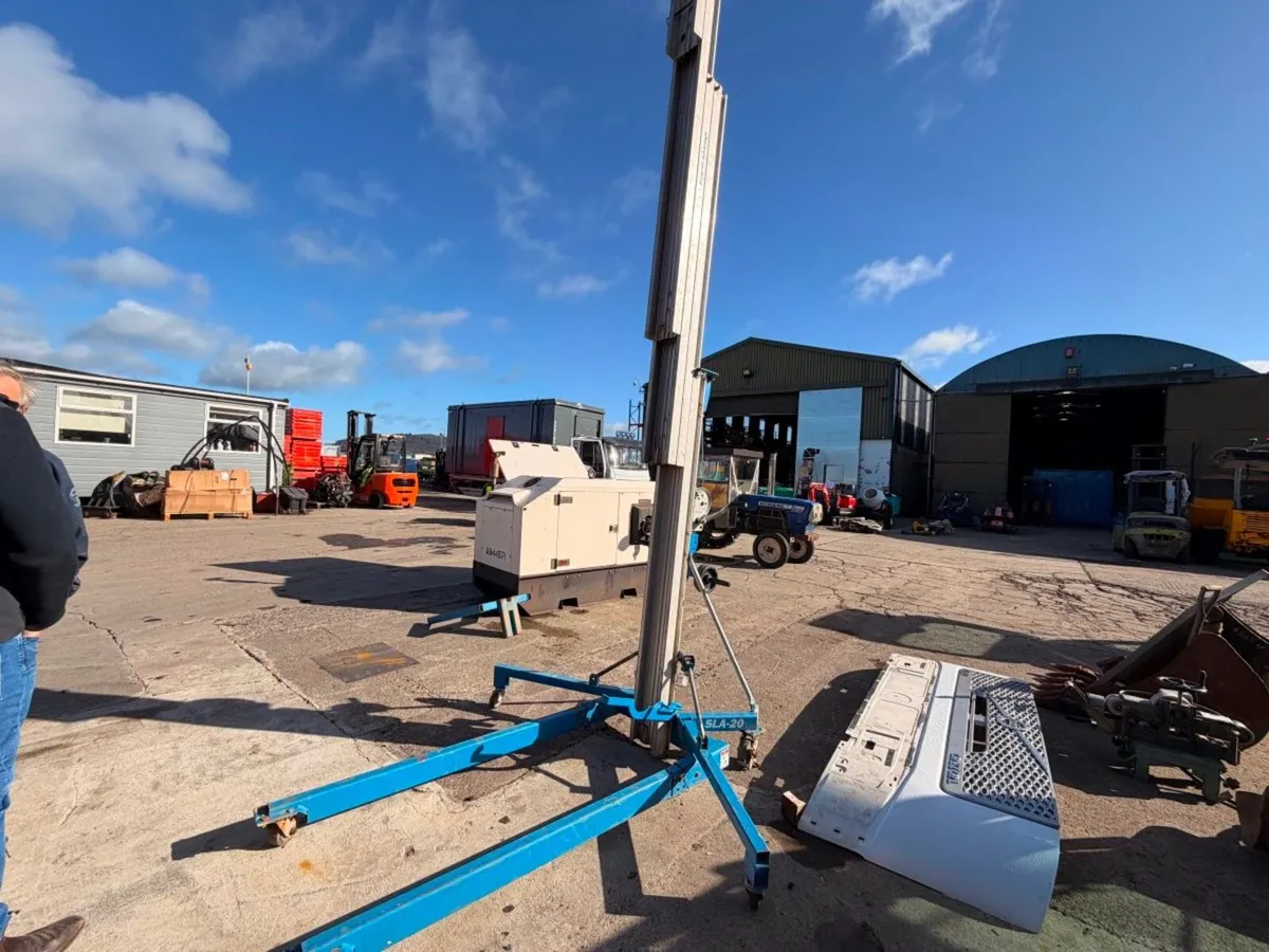 Genie lift - Image 2