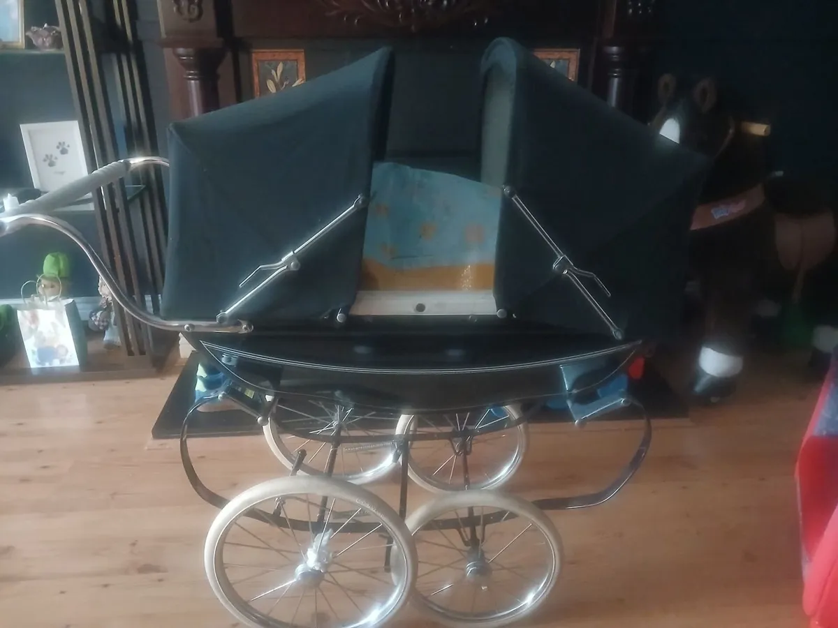 Sliver cross double pram - Image 2