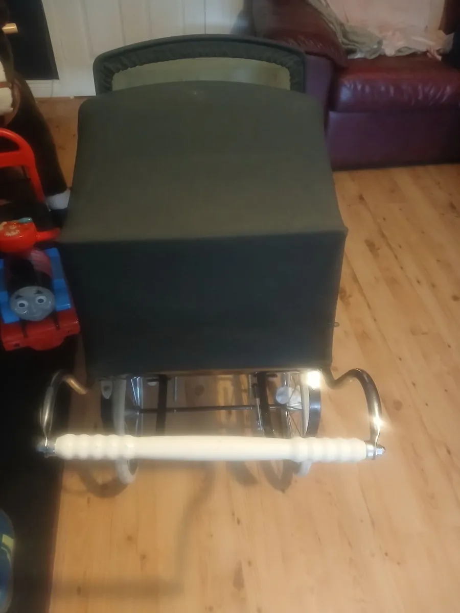 Sliver cross double pram - Image 1