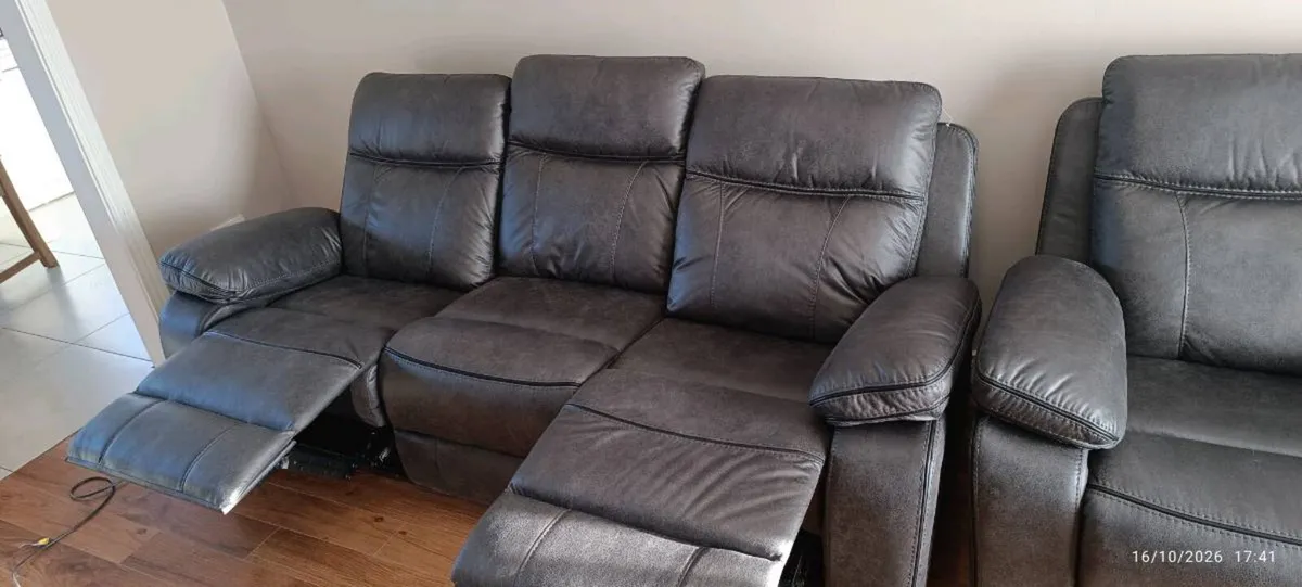 Two brand new sofas - Image 2