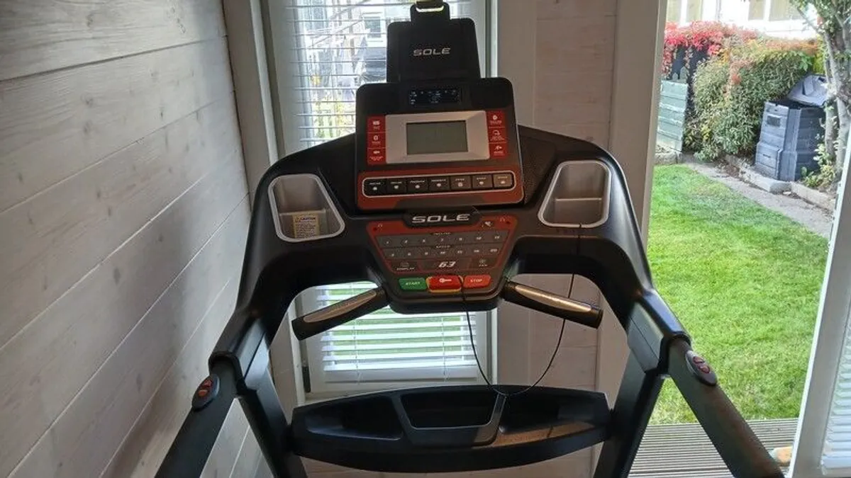 Sole F63 Treadmill - Image 4