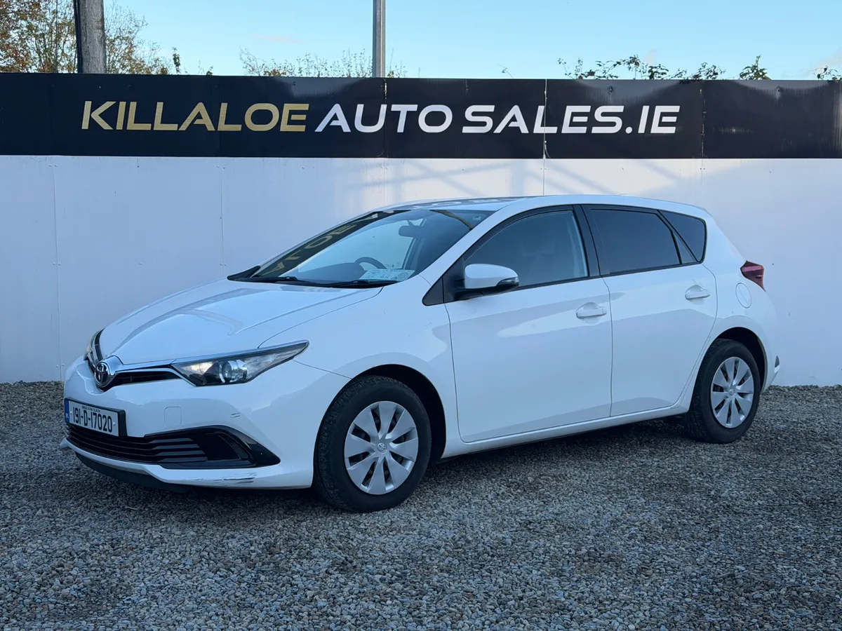 2019 Toyota Auris VAN 1.4D4D (very low KM!) - Image 3