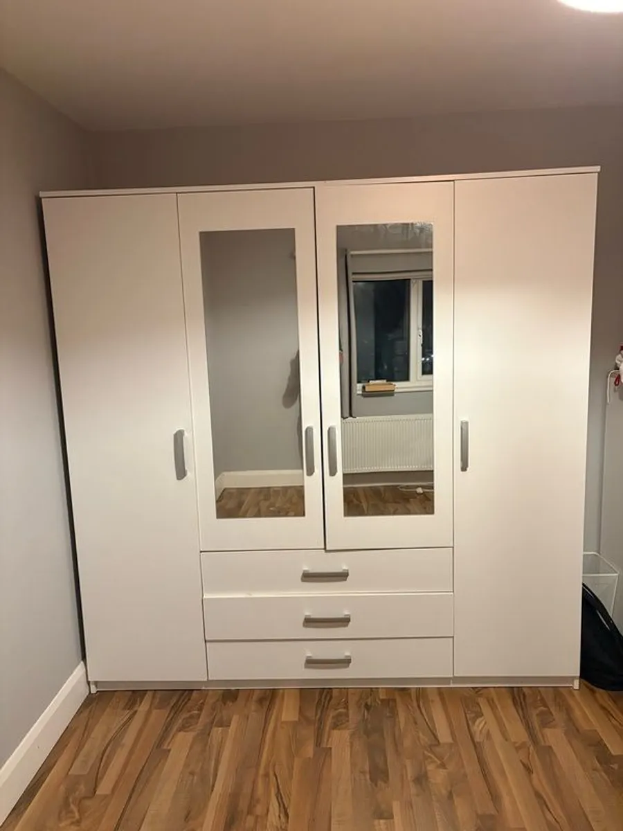 white bedroom wardrobe - Image 1