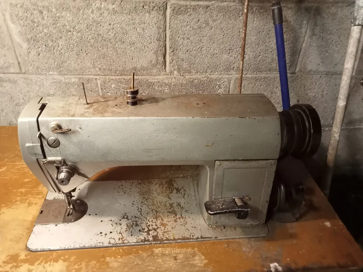 Sewing machine - Image 2