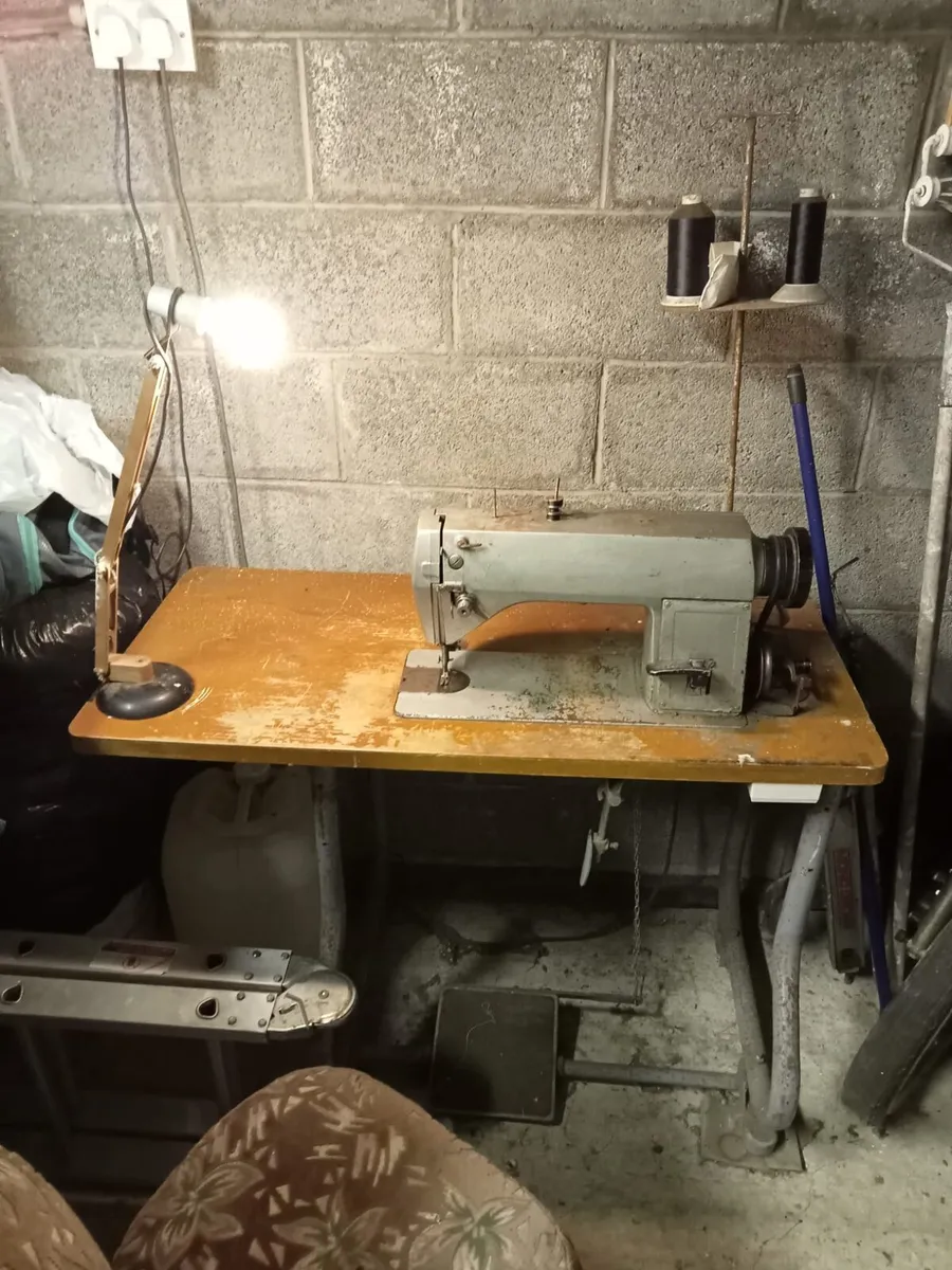 Sewing machine - Image 1