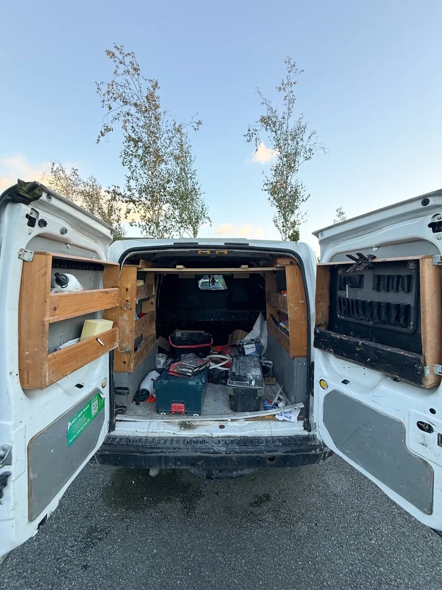 Ford Transit Connect - Image 4
