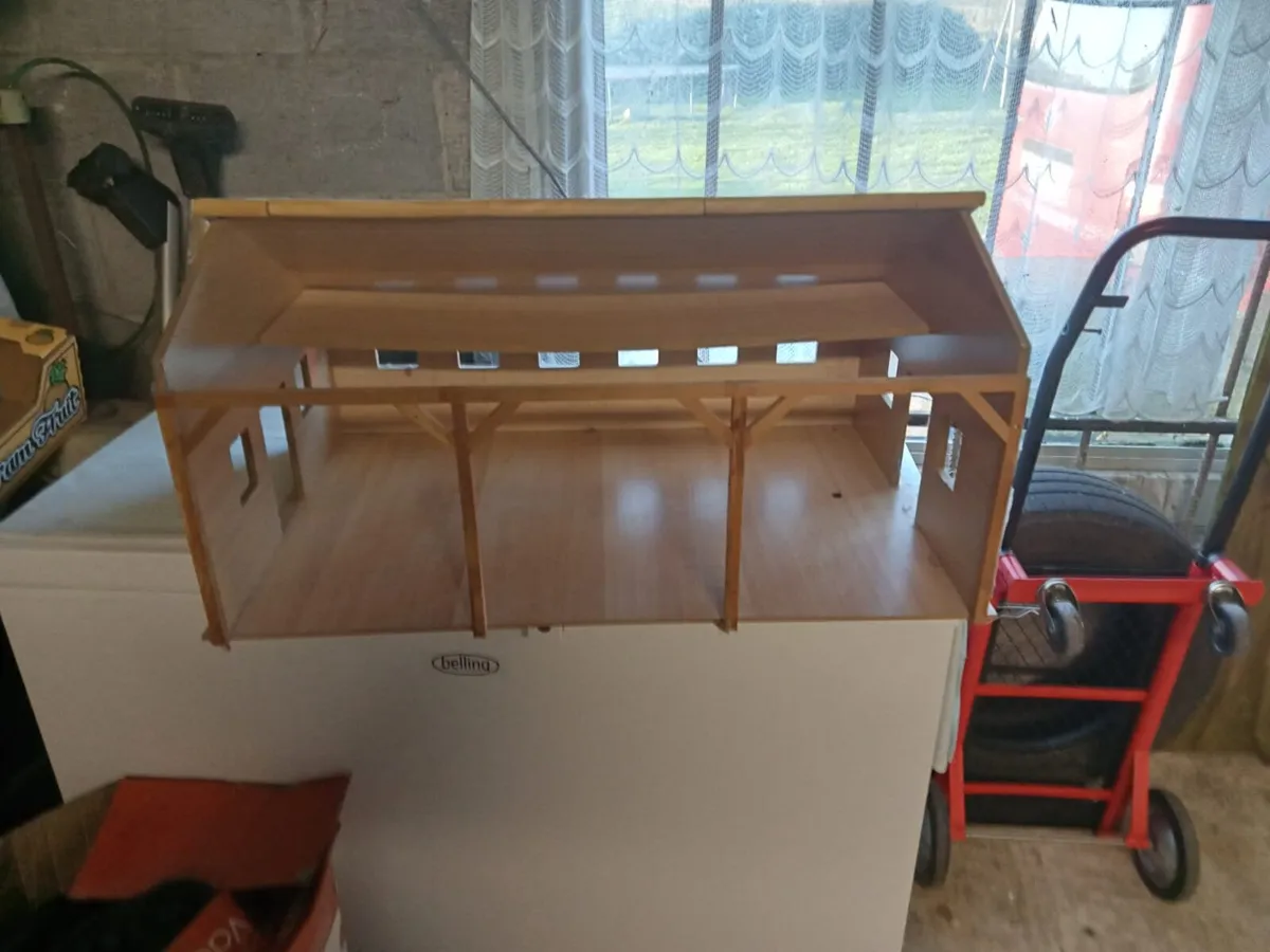 Shed for toy tractors and farm machinery - Image 3