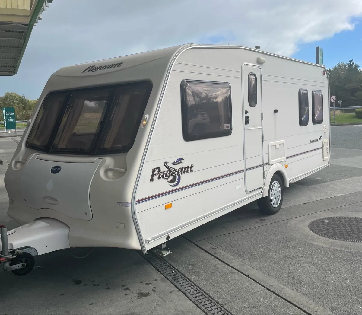 Bailey 4/5 berth fixed bed & Full Awning - Image 1
