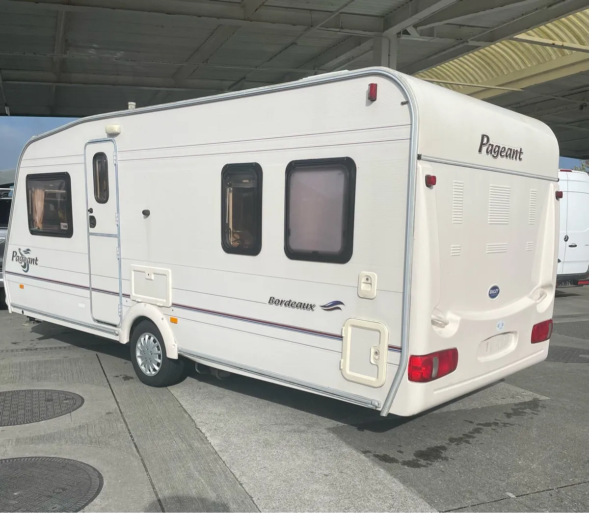 Bailey 4/5 berth fixed bed & Full Awning - Image 2