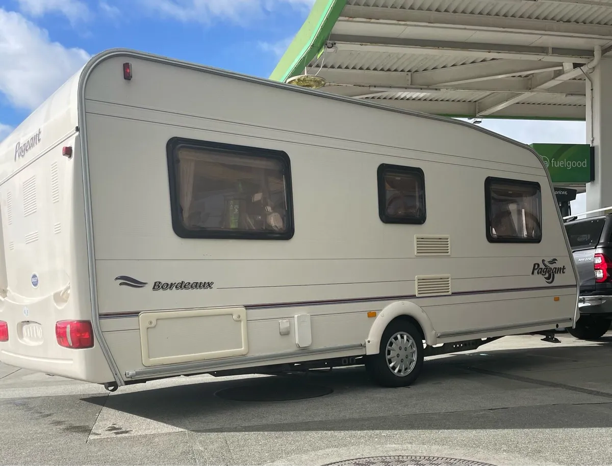 Bailey 4/5 berth fixed bed & Full Awning - Image 4