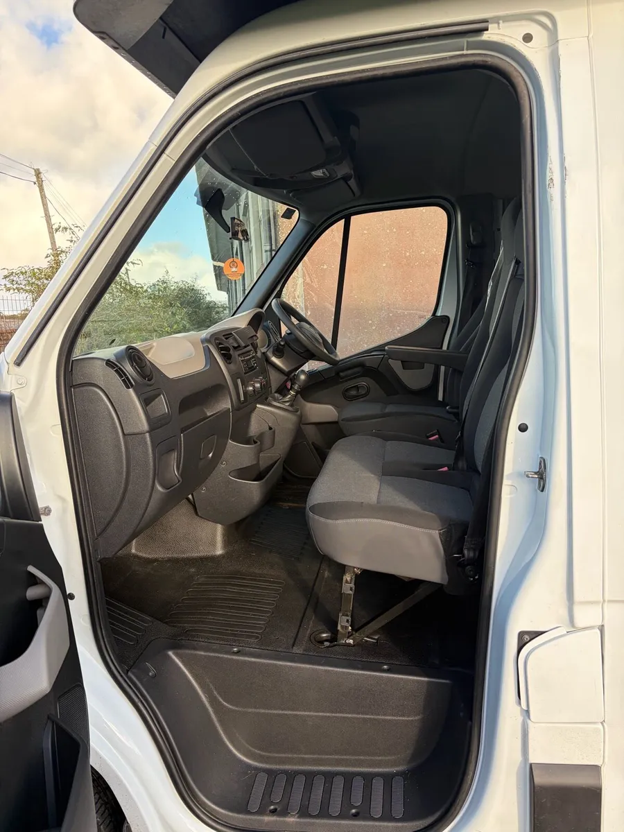 2016 RENAULT MASTER , low mileage! 1 owner - Image 4