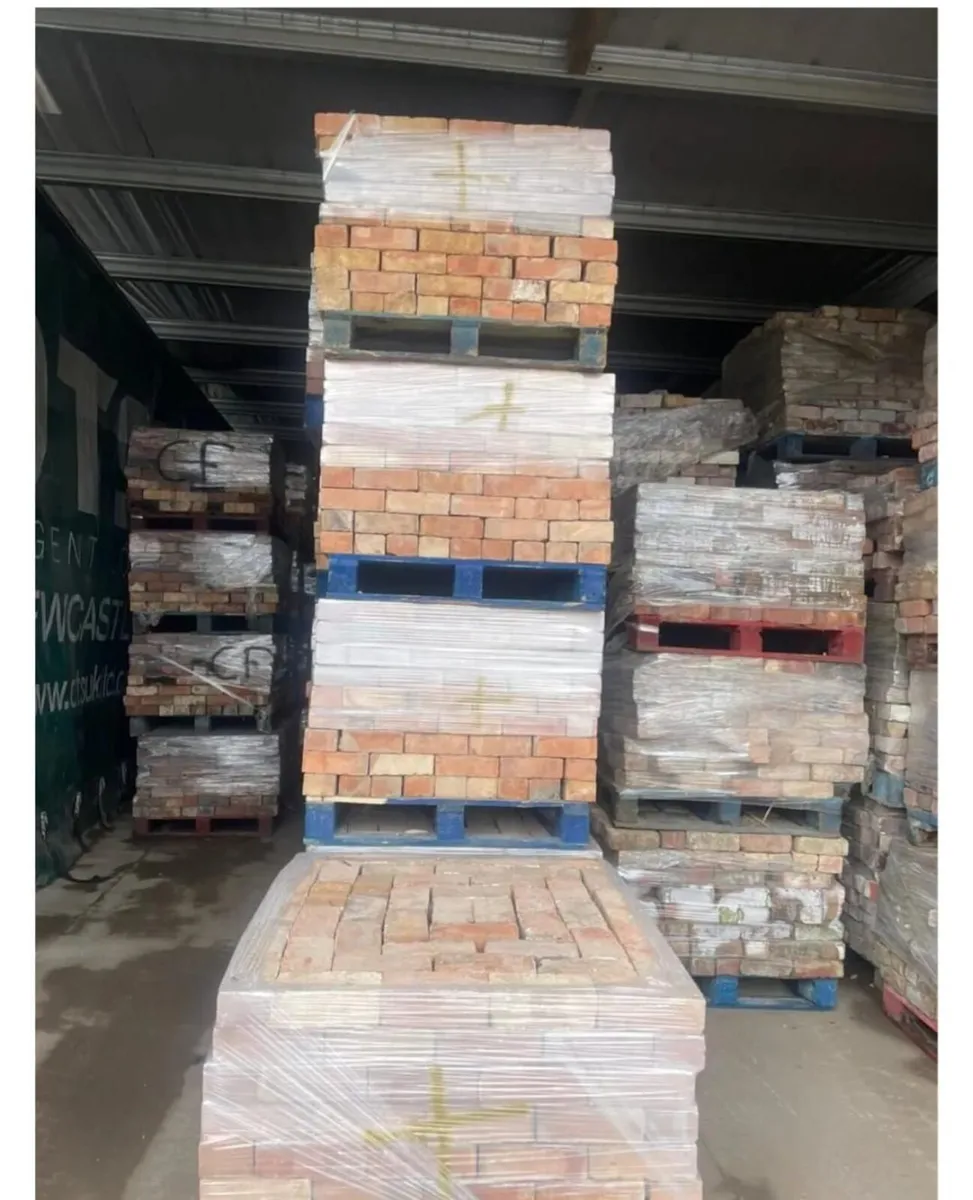 RECLAIMED BRICK - Image 1