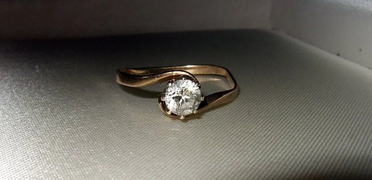 Vintage 14k Gold Twist Solitaire Ring - Image 2